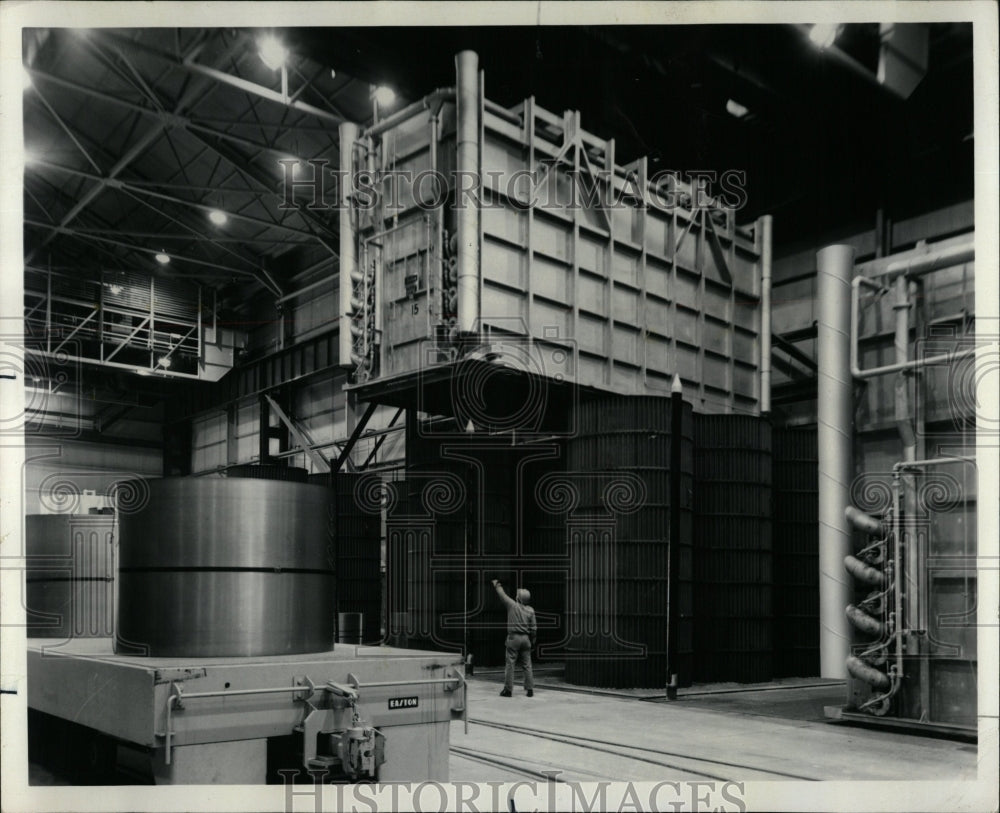 1975 Press Photo Bethlehem Steel Co Overhead Crane - RRW03877 - Historic Images