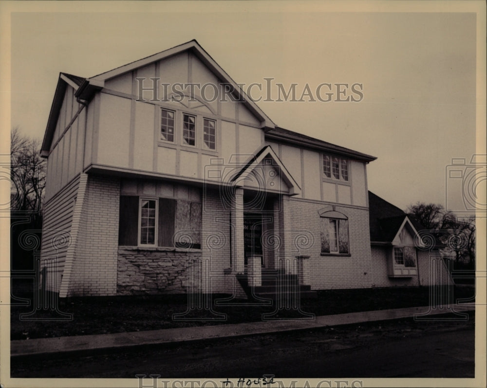 1992 Press Photo Condemned House 87th Beverly Chicago - RRW03935 - Historic Images