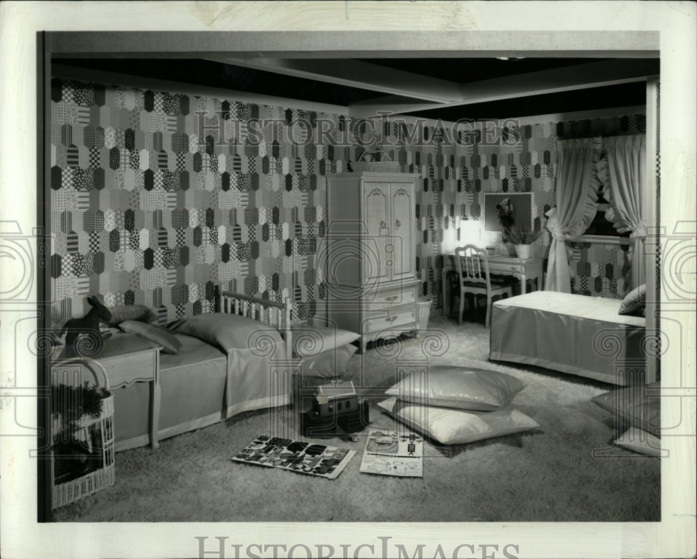 1972 Press Photo Bassett Small Furniture Shag Carpeting - RRW04061 - Historic Images