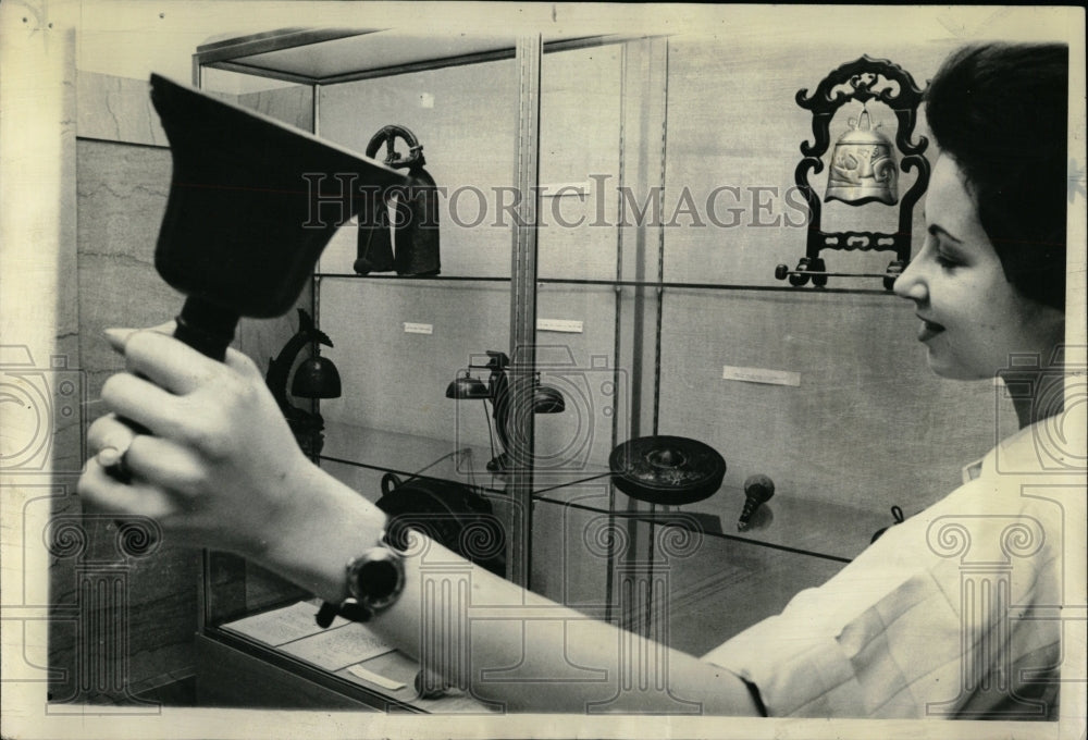 1963 Press Photo Chicago Public Library Bells town bird - RRW04123 - Historic Images