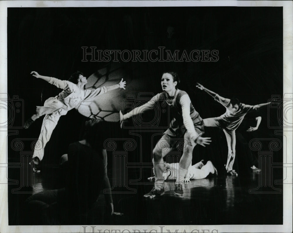 1976 Press Photo Bella Lewitzky Dance Company - RRW04193 - Historic Images