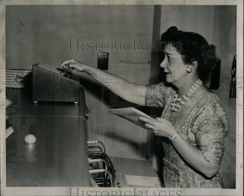 1962 Press Photo Dorothy Claus Bell Loan Switchboard - RRW04205 - Historic Images