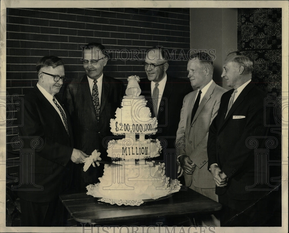 1958 Press Photo Myron Fox Loan Party celebrating cake - RRW04207 - Historic Images