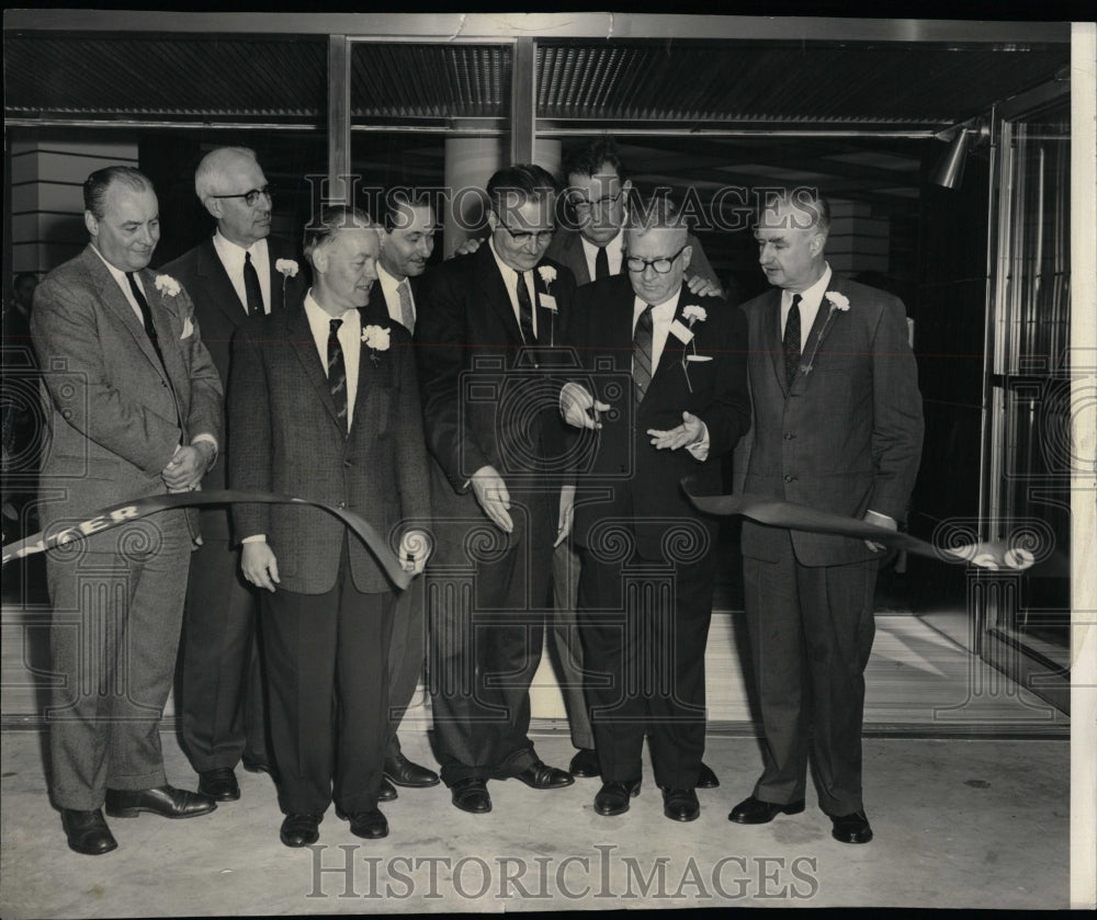 1960 Press Photo Bell Savings Loan Assn Paul Goodrich - RRW04209 - Historic Images