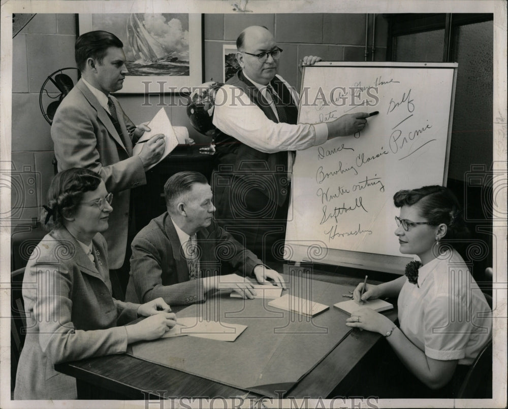 1952 Press Photo Dorothy Muller Roland Pousette Harry - RRW04249 - Historic Images