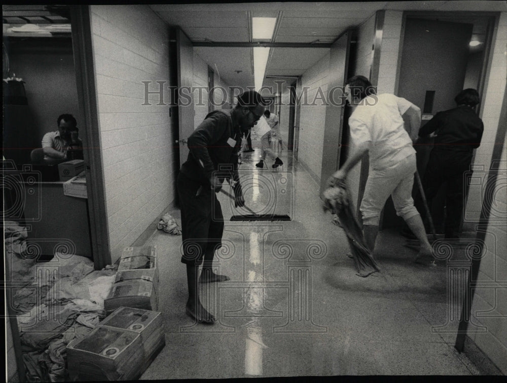 1975 Press Photo Rain Floods Mercy Hospital Hallways - RRW04377 - Historic Images