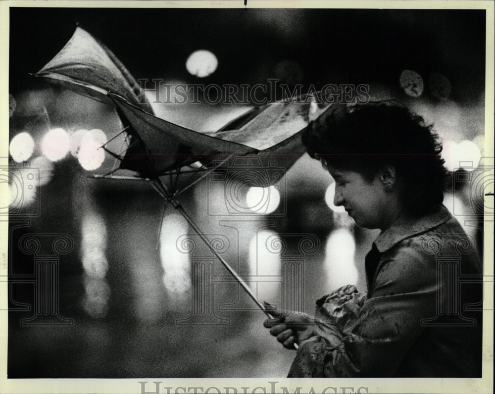 1983 Press Photo Irish Ginter Chicago Michigan umbrella - RRW04445 - Historic Images