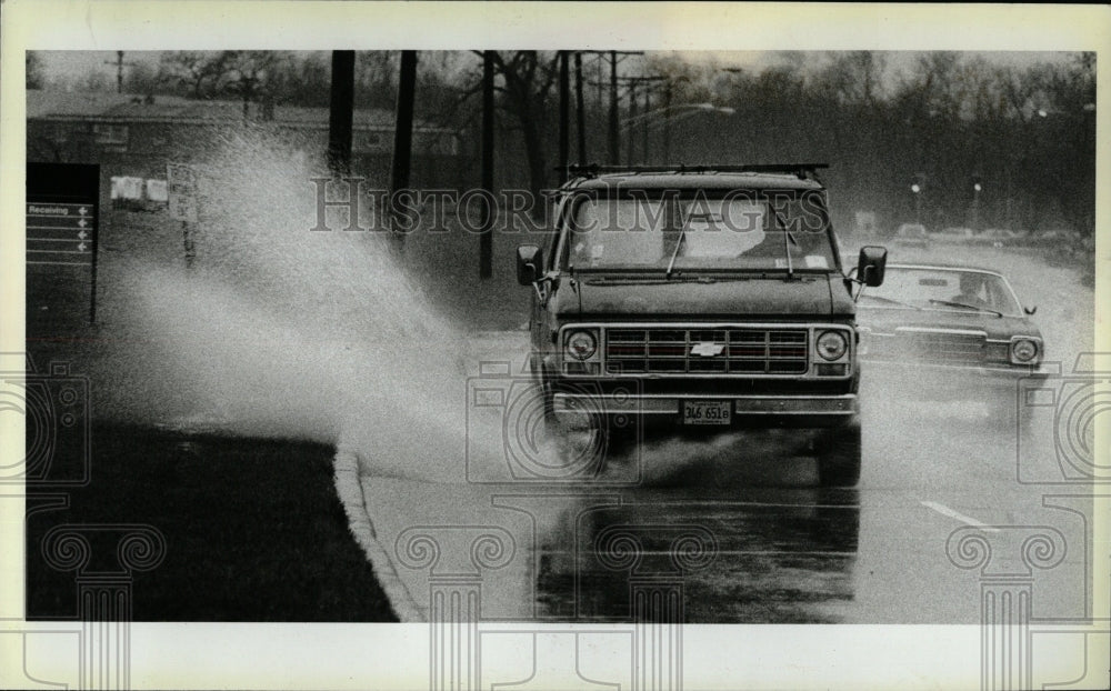 1973 Press Photo Traffic Rain North Riverside Illinois - RRW04447 - Historic Images