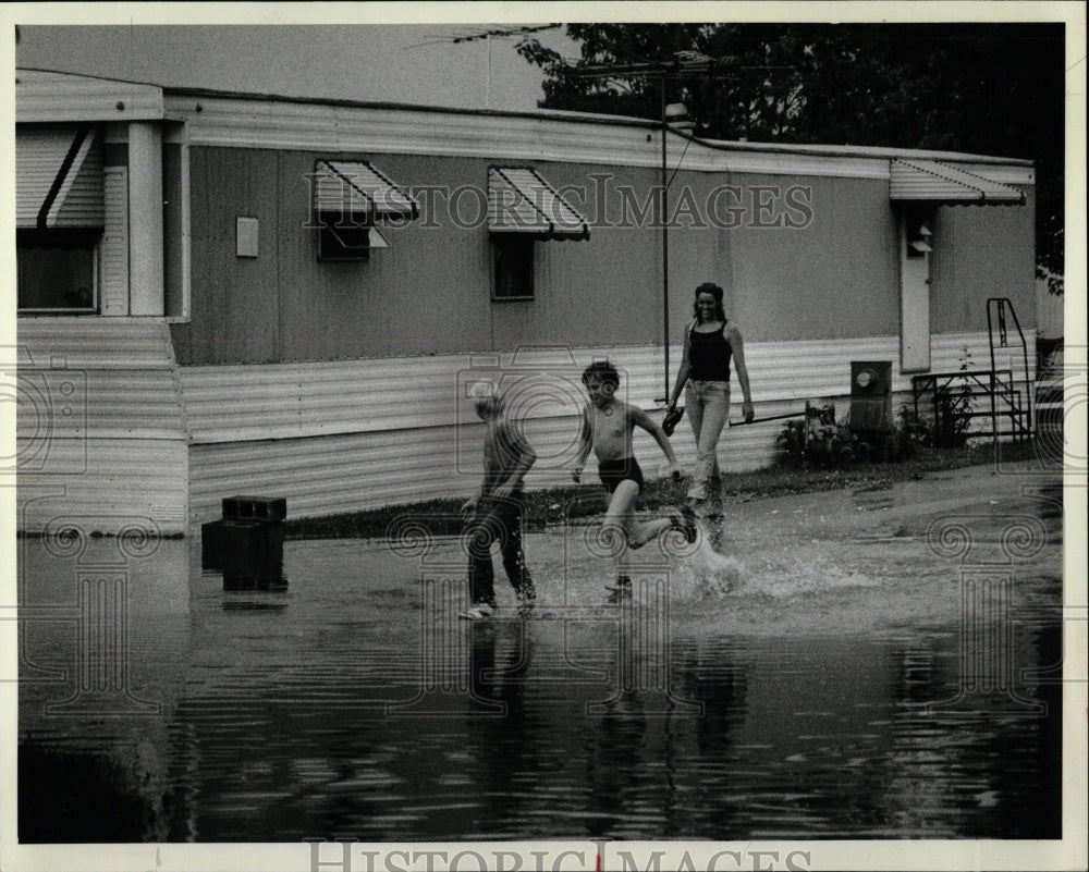 1982 Press Photo Water From Heavy Rains at Oasis Park - RRW04449 - Historic Images