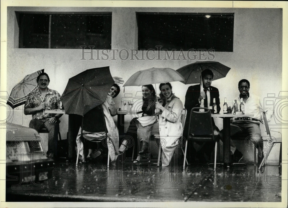1981 Press Photo Riccardos sidewalk cafe umbrellas - RRW04457 - Historic Images