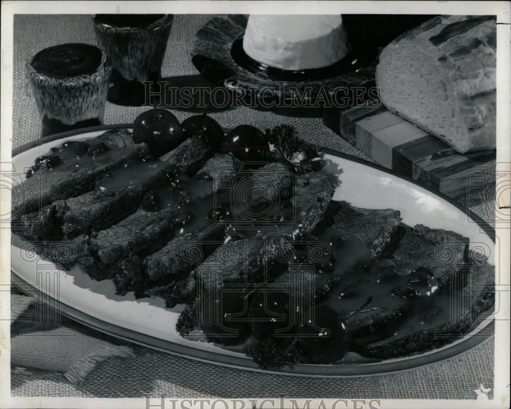 1970 Press Photo Beef Pot Roast Raisin Gravy - RRW04487 - Historic Images