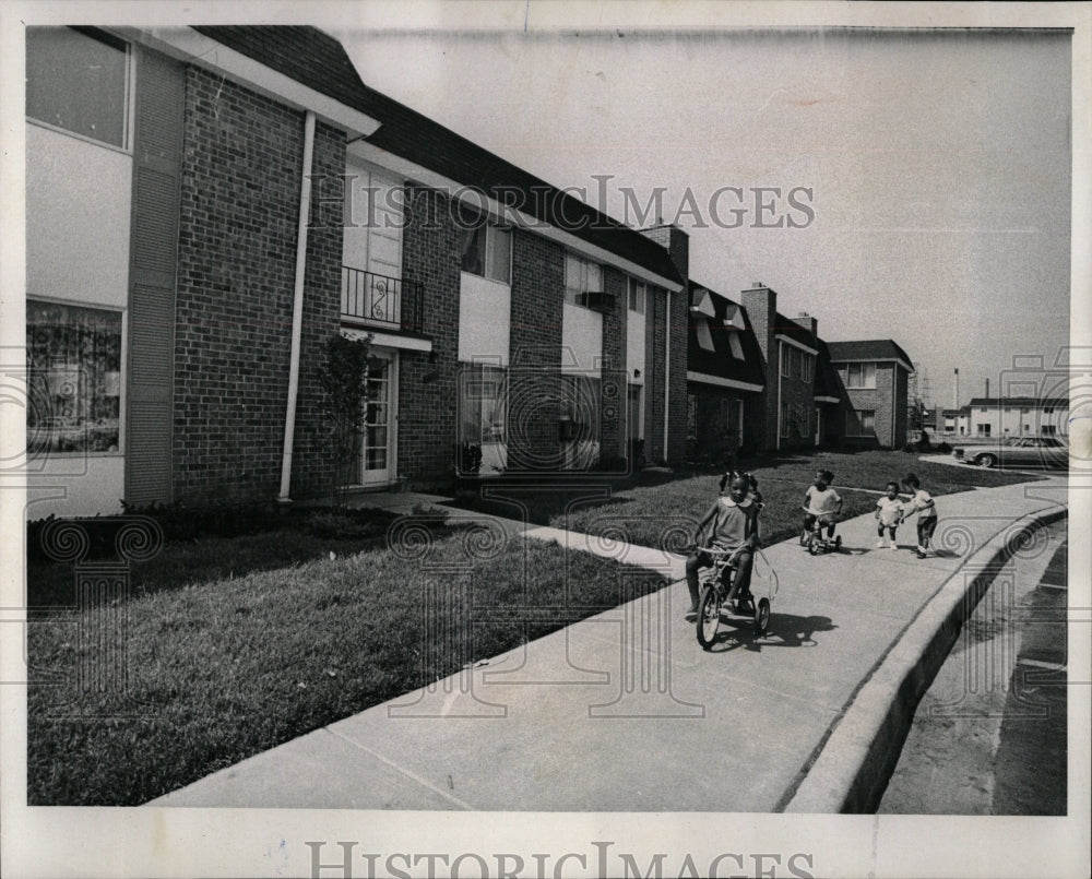 1968 Press Photo Eden Green development Mr Daniel Negro - RRW04575 - Historic Images