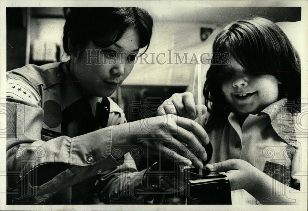 1980 Press Photo Police Joyce Jin Elizabeth Langan - RRW04617 - Historic Images