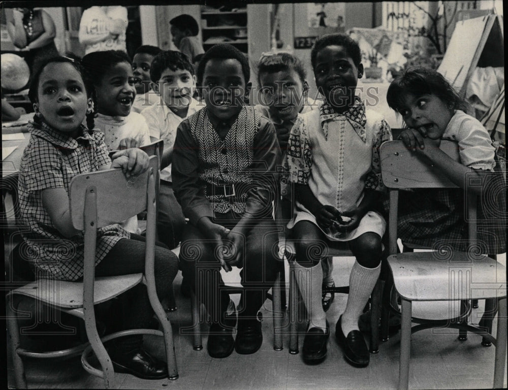 1971 Press Photo Kindergarteners Charles Dickens School - RRW04629 - Historic Images