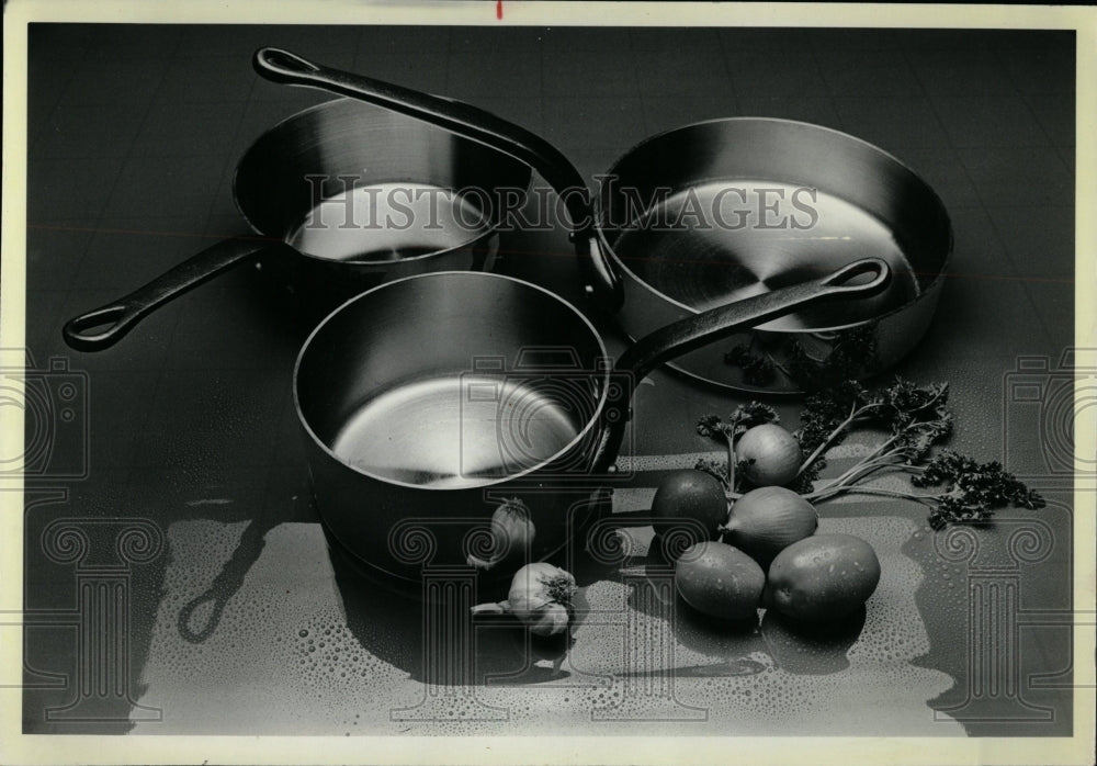 1986 Press Photo Tinned and nickel-banded copper pans. - RRW04783 - Historic Images