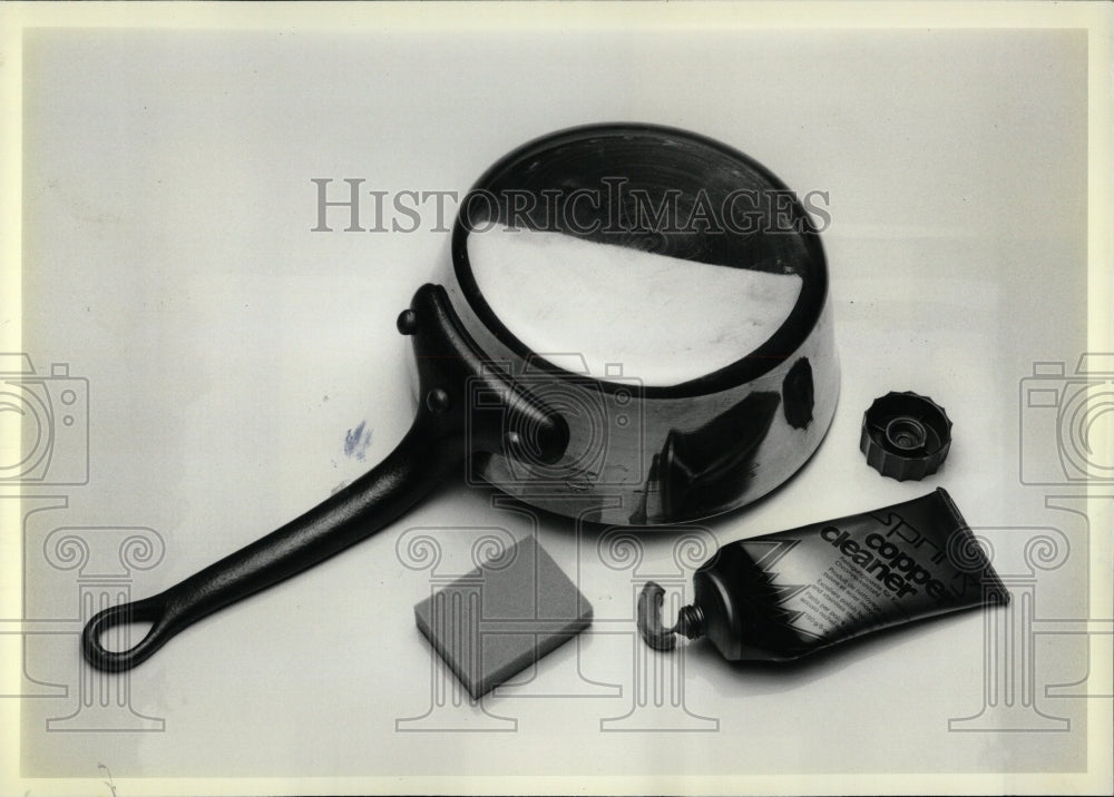 1981 Press Photo Copper cookware wshing clean gadget - RRW04801 - Historic Images