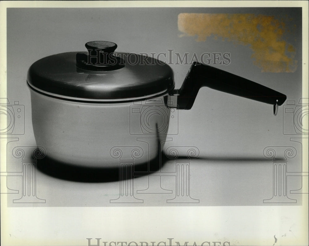 1983 Press Photo Oil Stick Pen Cookware Cookie Sheet - RRW04829 - Historic Images