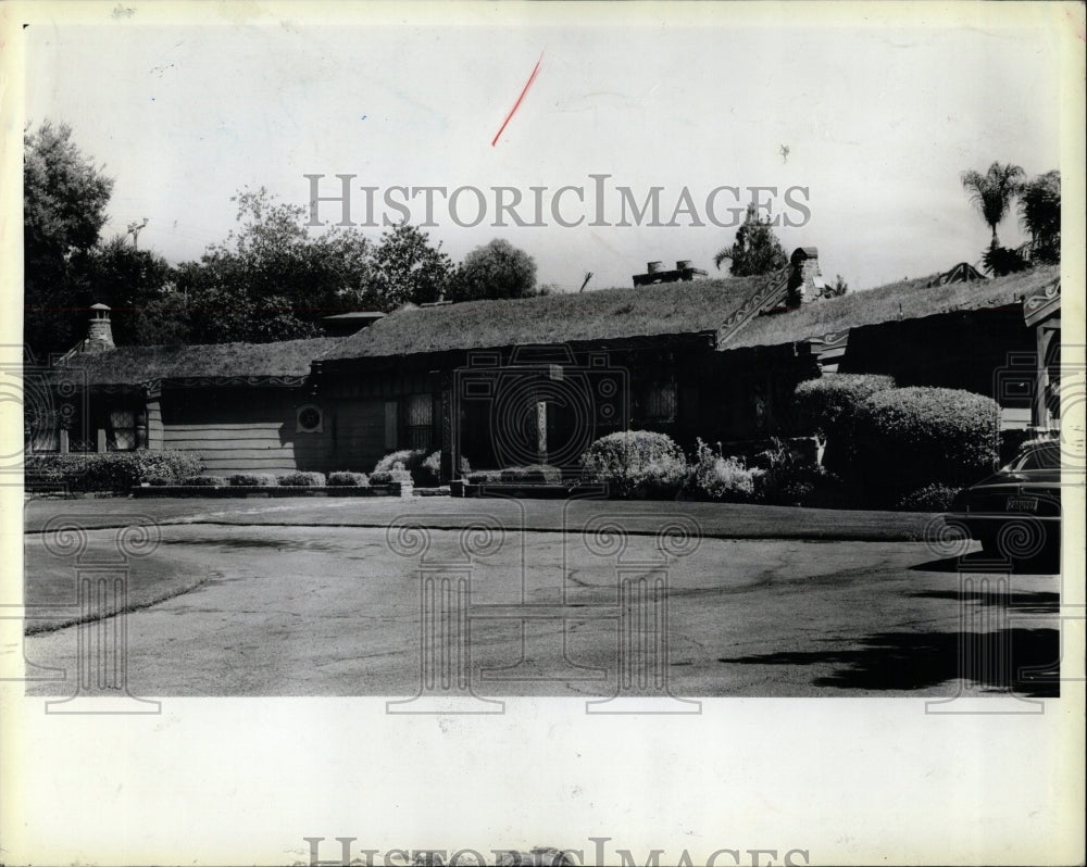 1987 Press Photo sod-roofed home - RRW04849 - Historic Images