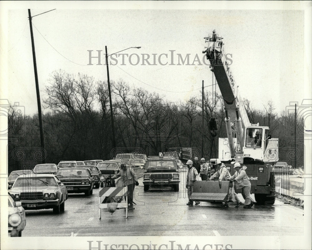 1980 Press Photo Edens Expressway Peterson Traffic Crew - RRW04909 - Historic Images