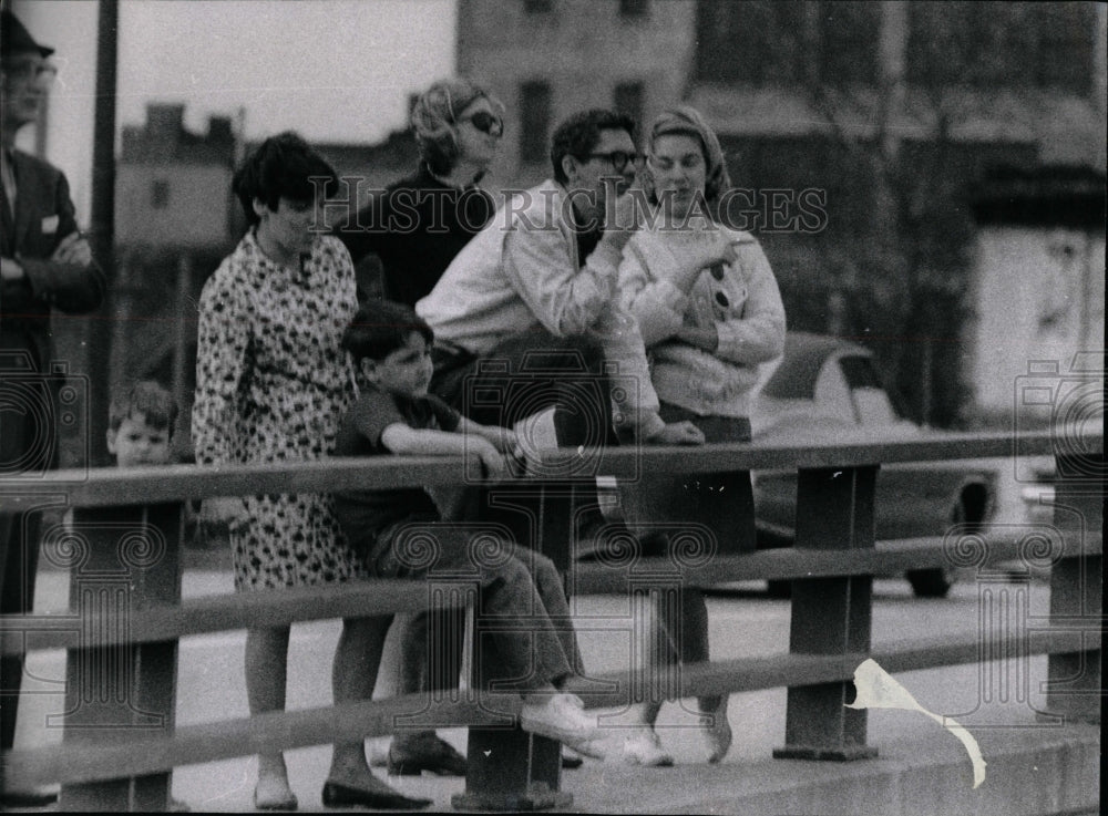1967 Press Photo Loomis St Crane Traffic tied Big Fire - RRW04915 - Historic Images