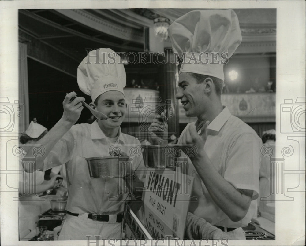 1959 Press Photo Phillip Gassett Leonard Comearu Baking - RRW04969 - Historic Images