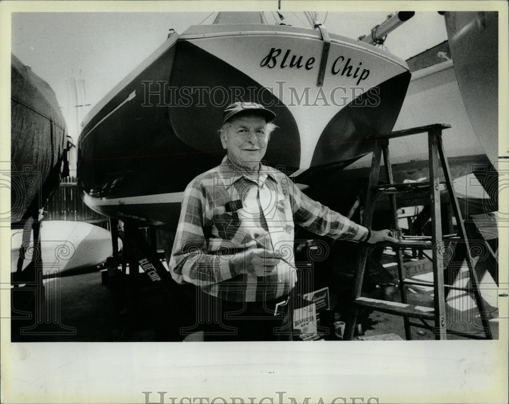 1984 Press Photo George Molentin Blue Chip Boat Fiber - RRW05021 - Historic Images