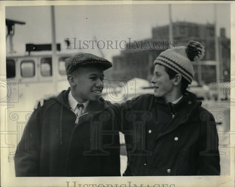 1966 Press Photo Negroes Chicago Student Sweaden - RRW05037 - Historic Images