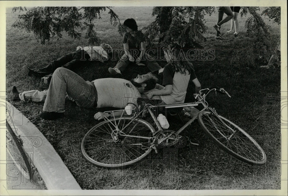 1981 Press Photo Cyclist hitting road 100 miler Harmon - RRW05079 - Historic Images