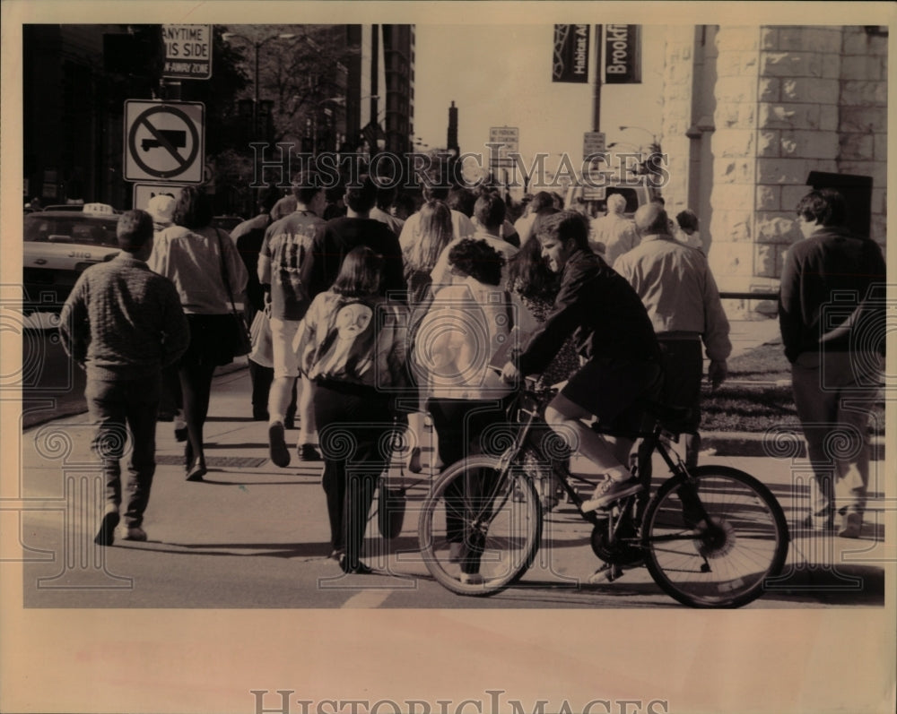 1993 Press Photo North Michigan Avenue bicyclist flow - RRW05145 - Historic Images