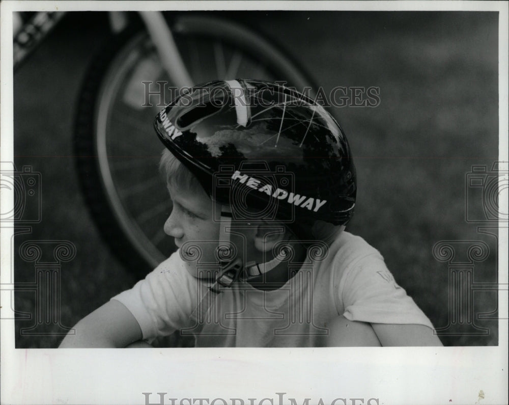 1992 Press Photo Headway Helmet Kangaroo Connection - RRW05201 - Historic Images