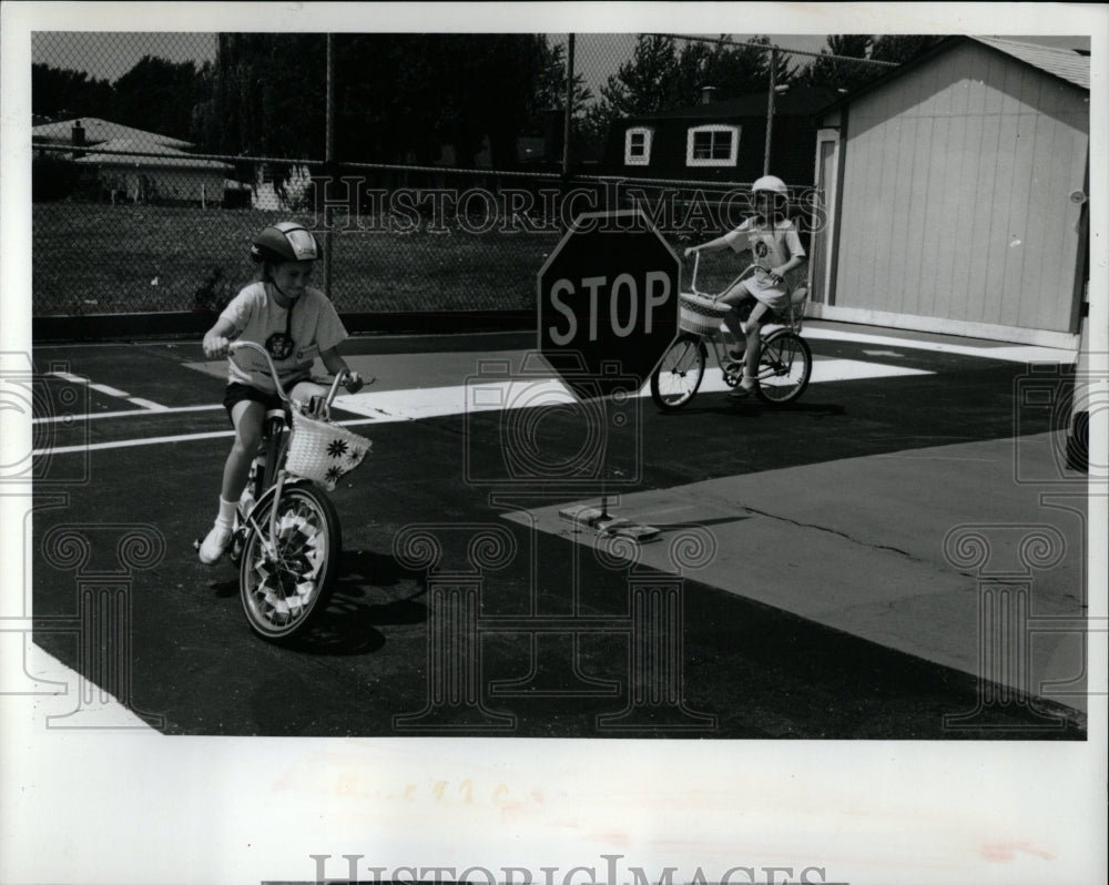 1991 Press Photo Lace School Darien smart Bike Safety - RRW05205 - Historic Images