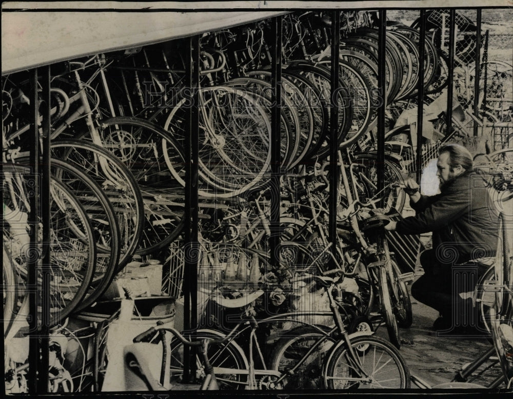 1975 Bob Koslow bicycle shop owner Lombard-Historic Images