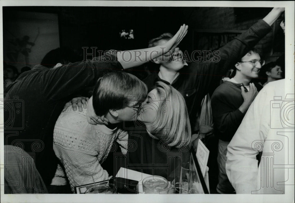 1993 Press Photo Student Chris Bergin Kirsten Kiss wife - RRW05355 - Historic Images