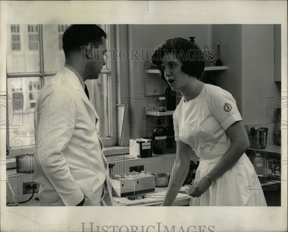 1967 Press Photo Sarah Wagner technologist hospital - RRW05369 - Historic Images