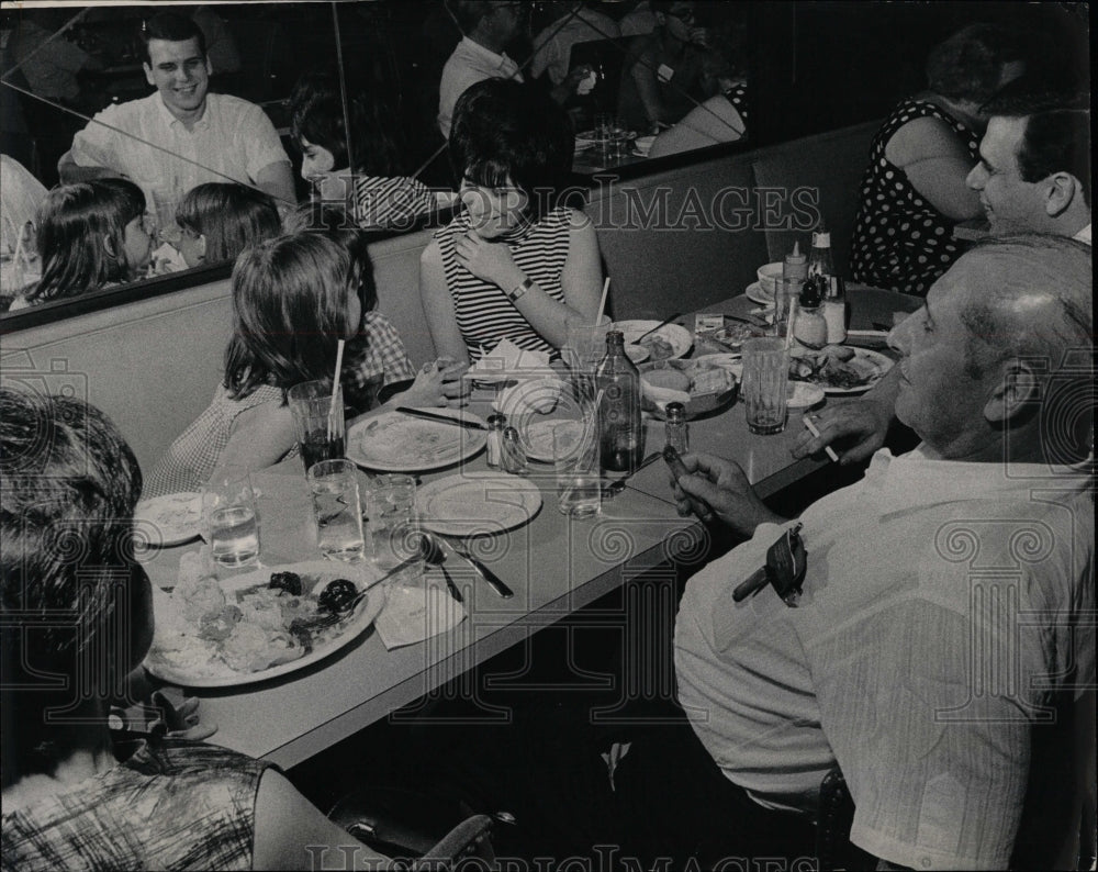 1967 Press Photo Ashkenazs Restaurant blintzes kishke - RRW05421 - Historic Images