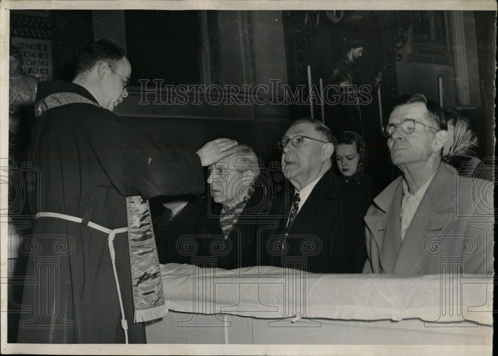 1953 Press Photo St. Peter&#39;s Roman Catholic Chuch Lent - RRW05427 - Historic Images