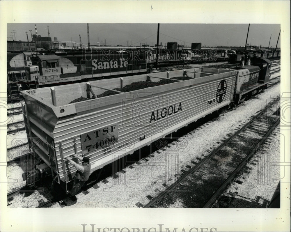 1981 Press Photo Atchison Topeka Santa Fe Rail Road - RRW05439 - Historic Images