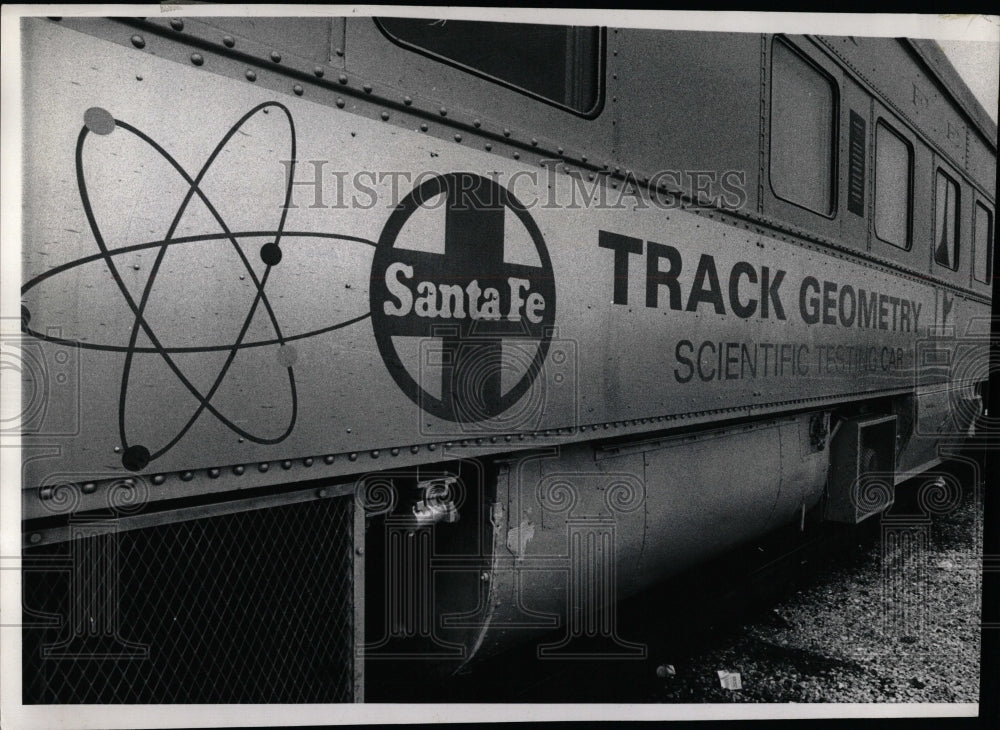 1974 Press Photo Santa Fe Car TV computer Bill Harsh - RRW05453 - Historic Images