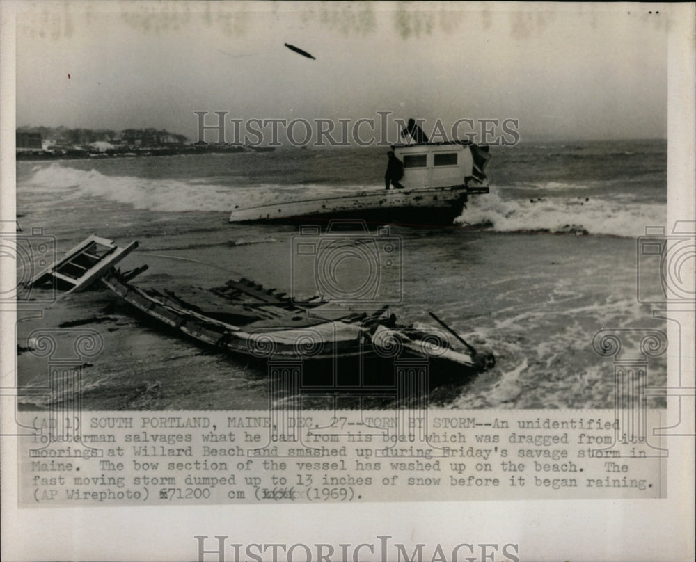 1969 Press Photo Salvage boat damage Willard storm torn - RRW05511 - Historic Images