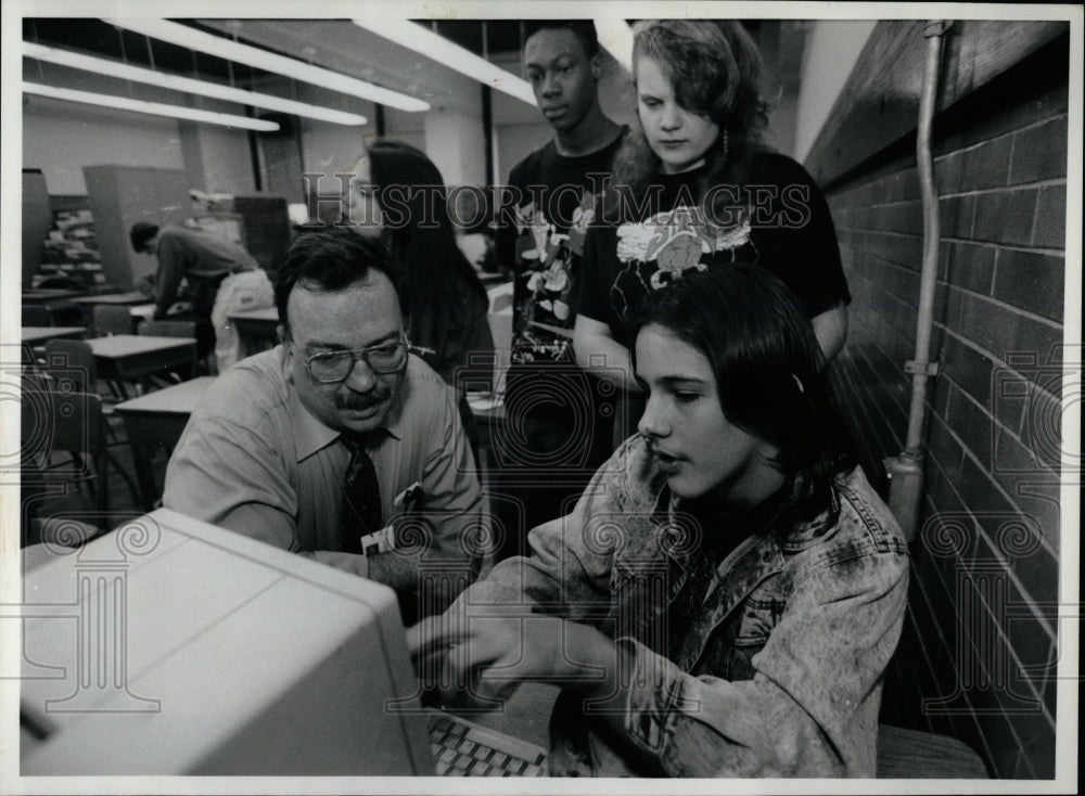 1993 Press Photo George Amundsen High EducationTeacher - RRW05539 - Historic Images