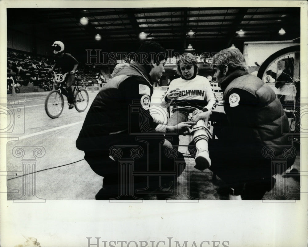 1982 Press Photo BMX Bicycle Indoor Racing Chicago Area - RRW05611 - Historic Images