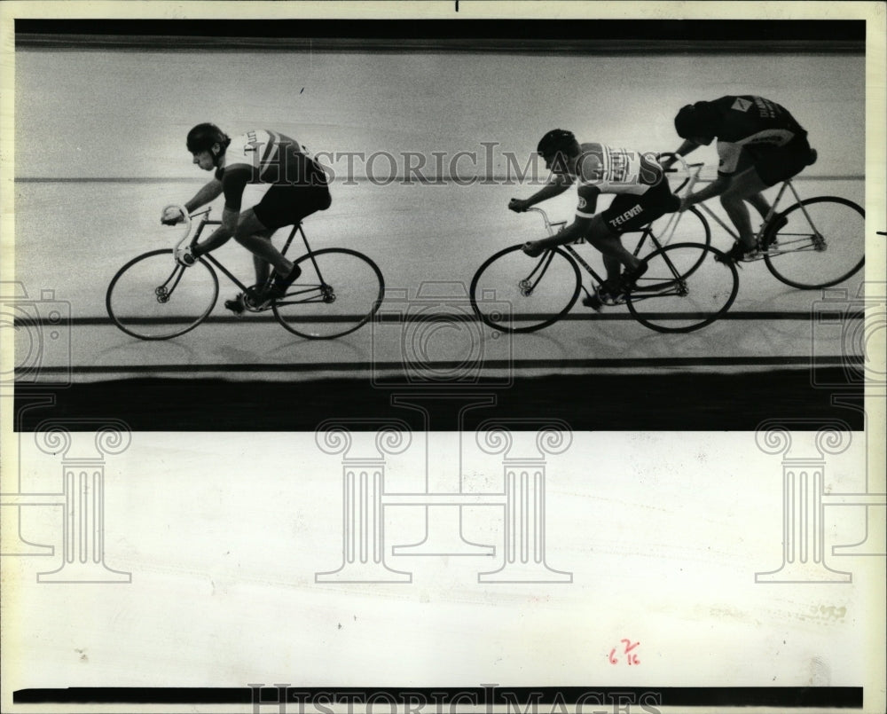 1948 Press Photo Bicycle Races Indoor Competition - RRW05619 - Historic Images