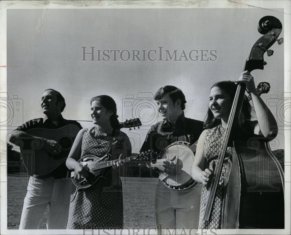 1976 Press Photo McLain Family Band Kentucky - RRW05843 - Historic Images