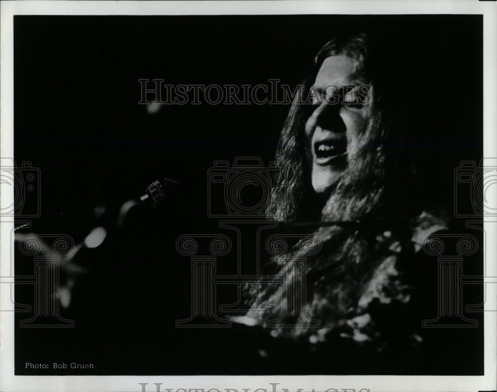 1972 Press Photo Ellen singer songwriter slide guitaris - RRW06039 - Historic Images