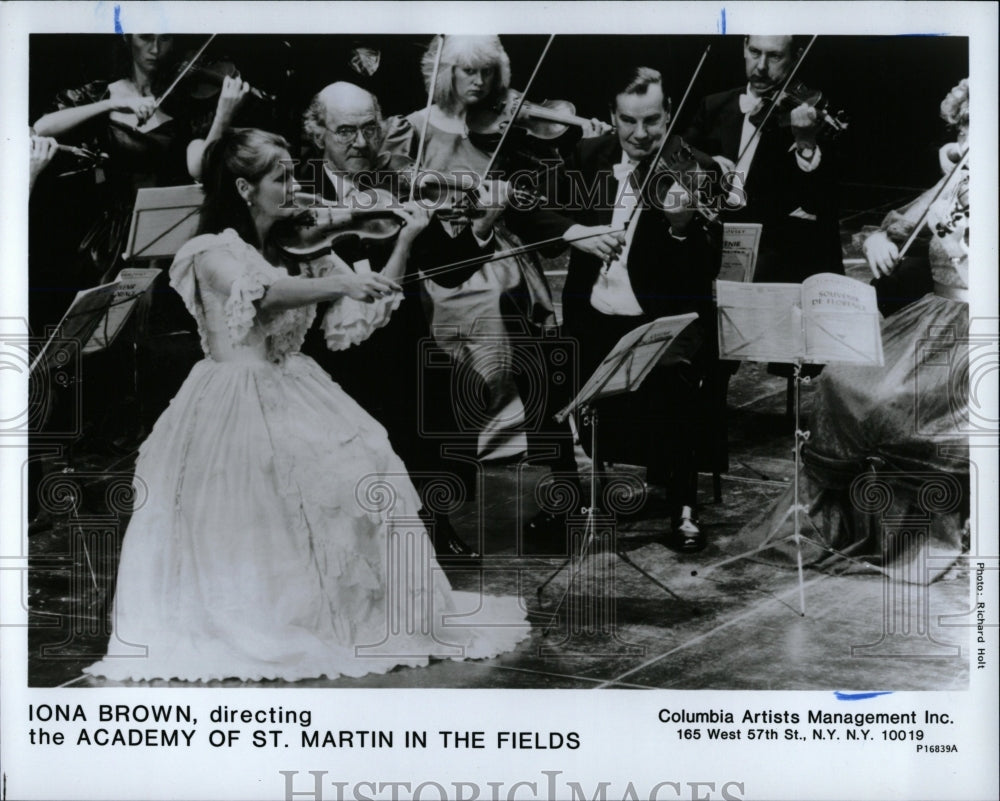 1993 Press Photo Iona Brown British Violinist Conductor - RRW06081 - Historic Images