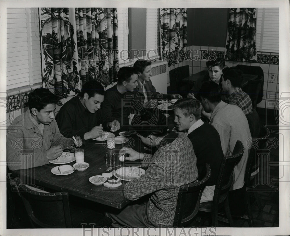 1949 Press Photo Boy's Town sit table - RRW06255 - Historic Images
