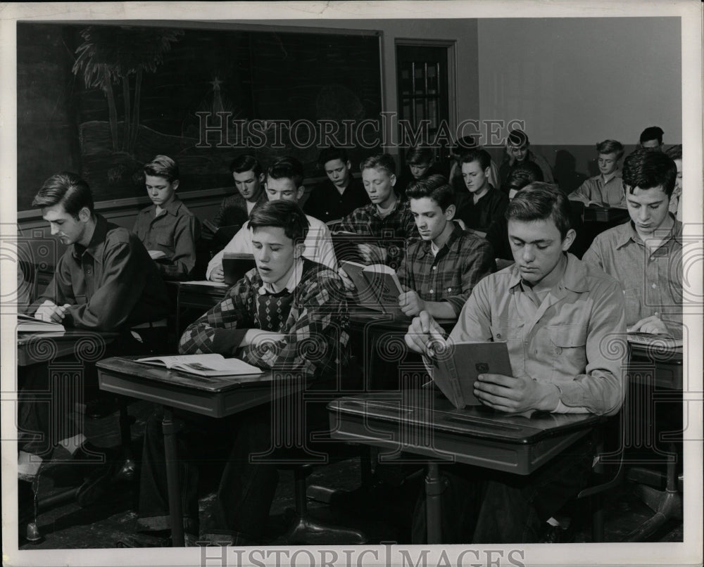 1949 Press Photo Students In Boys Town Classroom - RRW06267 - Historic Images