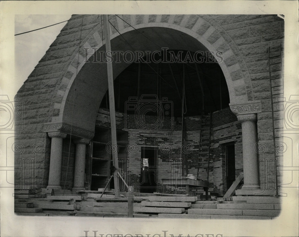 Press Photo Demolition Stage Outdoor Building - RRW06649 - Historic Images