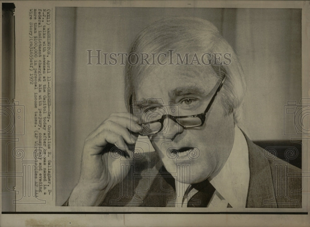 1972 Press Photo Rep Cornelius E Gallagher Newsmen - RRW06651 - Historic Images