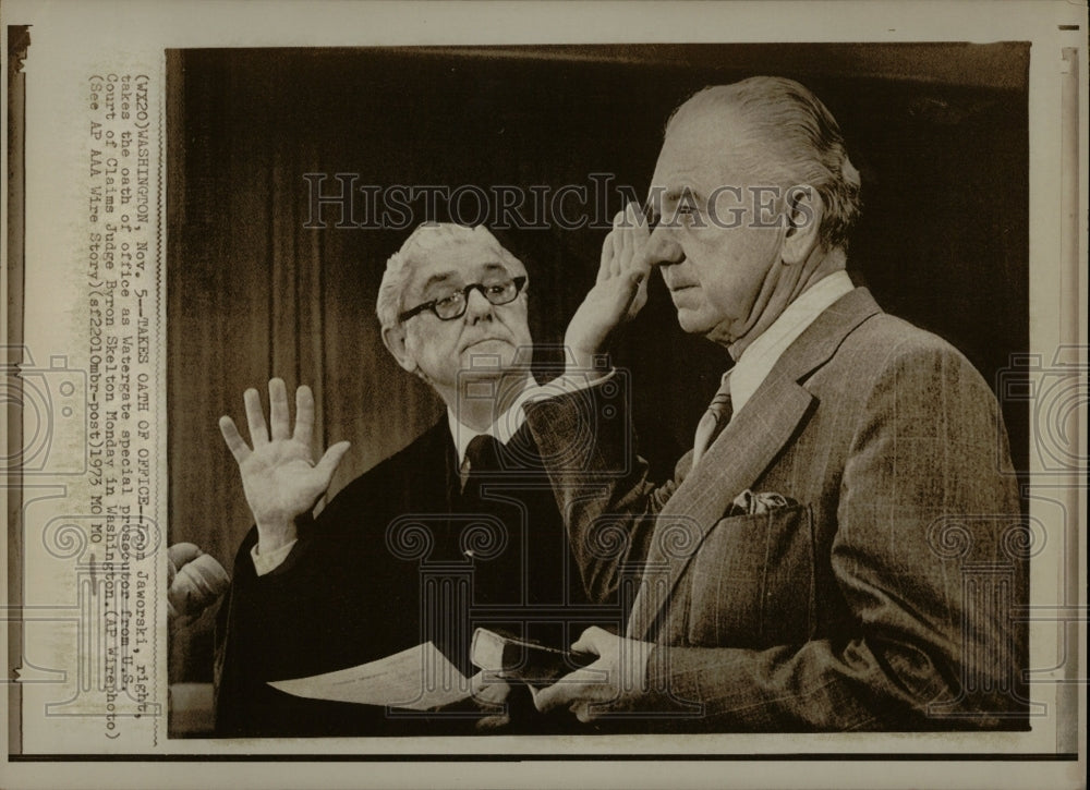 1973 Press Photo Leon Jaworski Takes Oath Of Office - RRW06685 - Historic Images